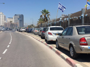  صور: سياسة الكيل بمكيالين - مواطن يمتعض من سياسة تحرير المخالفات بيافا